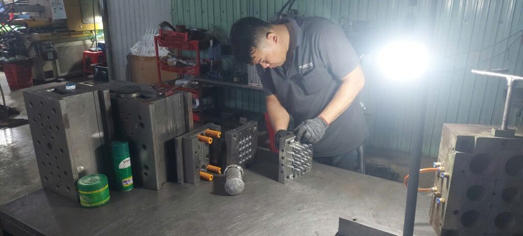 KHUÔN ĐÚC CON KÊ BÊ TÔNG